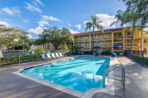 Гостиница La Quinta Inn by Wyndham Deerfield Beach I-95 at Hillsboro E  Диафилд Бич